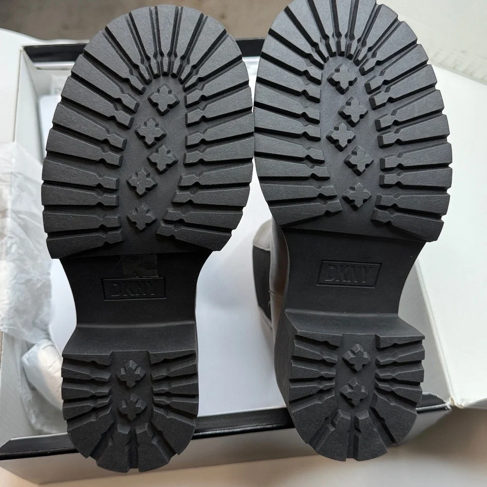 DKNY Women's Patria Pull-On Chelsea Booties- Size 6 - Picture 10 of 11